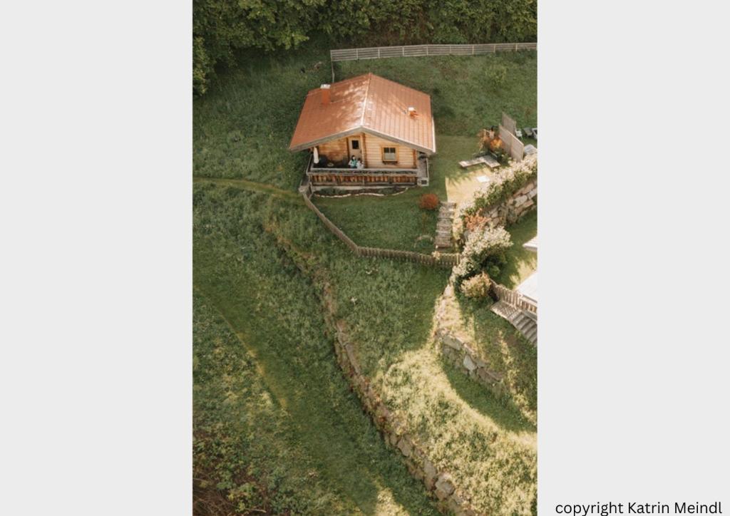 Vonkajšia záhrada v ubytovaní Das Paradieschen Edlitz - stilvolles Blockhaus mit Kamin