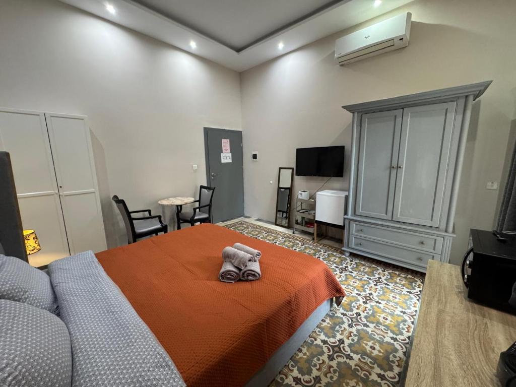 TV a/nebo společenská místnost v ubytování MH Sliema by Malta Holidays