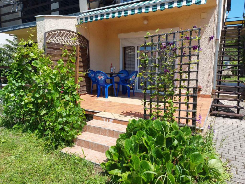 Κήπος έξω από το Apartment in Balatonföldvár 18536
