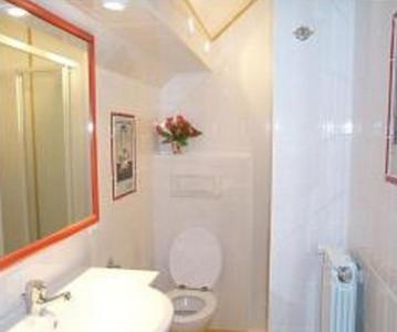 Koupelna v ubytování Hôtel & SPA Rodier