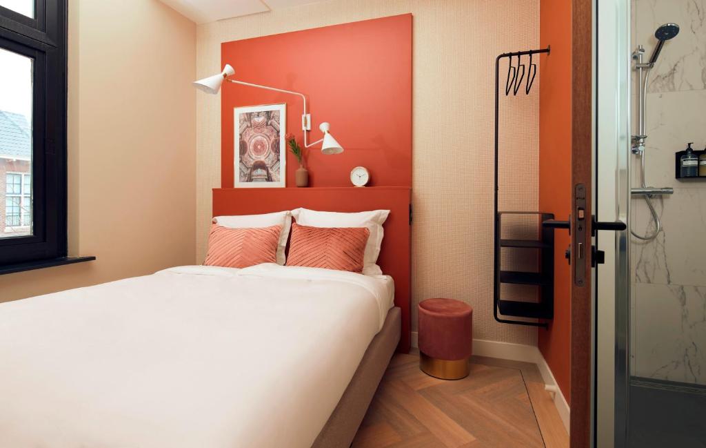 The Anthony - Resim 12