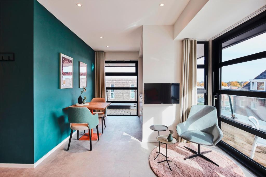 The Anthony - Resim 19