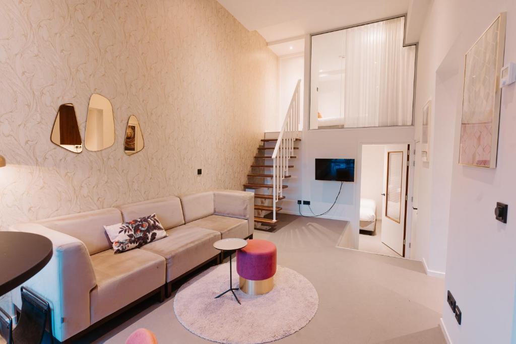 The Anthony - Resim 20