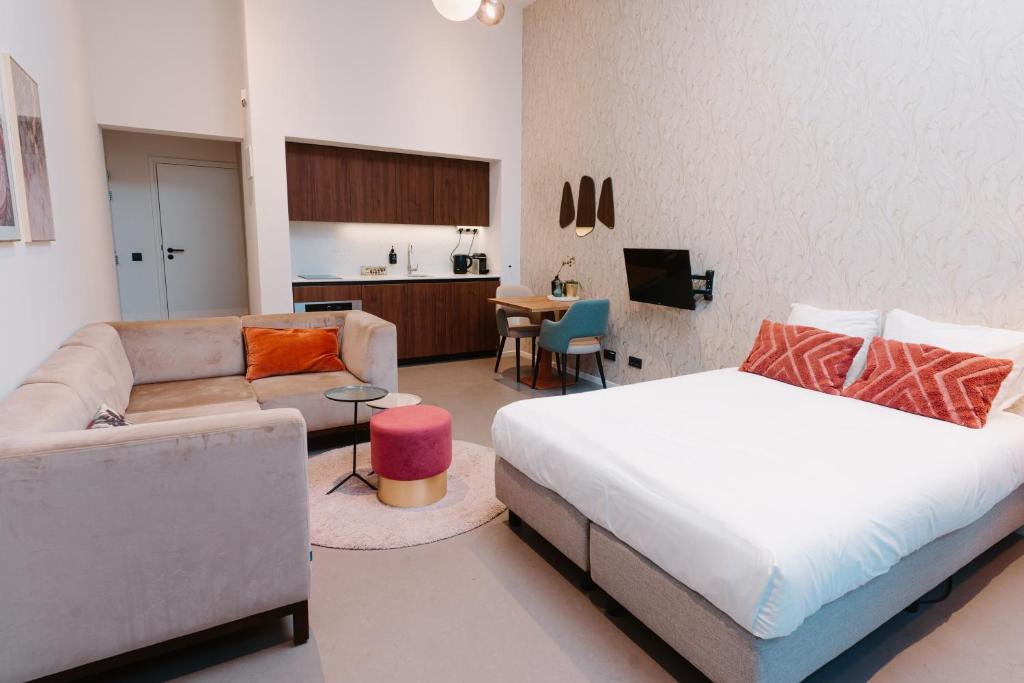 The Anthony - Resim 21