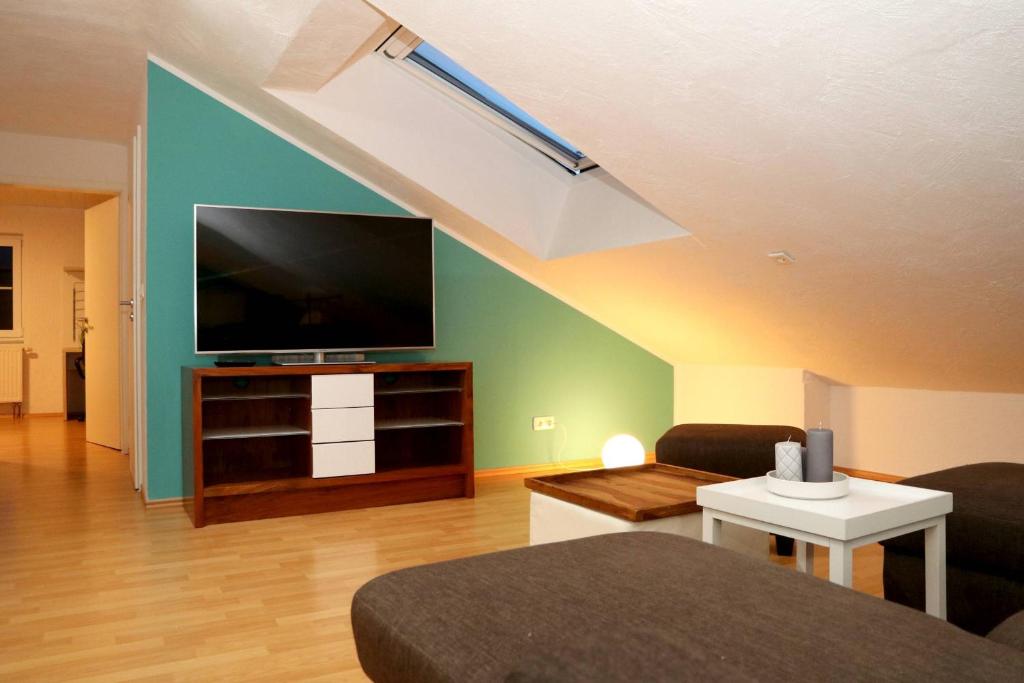 TV a/nebo společenská místnost v ubytování Ferienwohnung Vogler