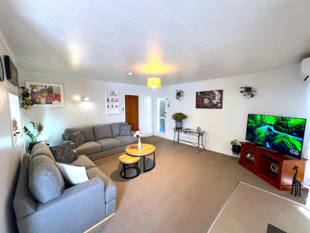 Rotorua Holiday Home - Prime Location - With Garden - Resim 24