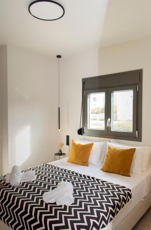Postel nebo postele na pokoji v ubytování Lotus Serenity Suites