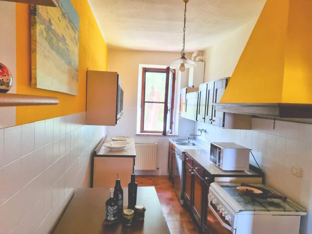Kuchyň nebo kuchyňský kout v ubytování Agriturismo TERRANERA