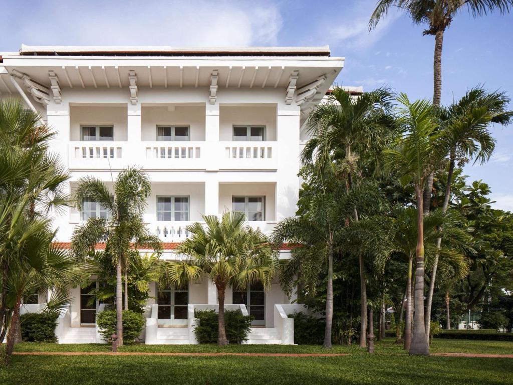 Zahrada ubytování Raffles Grand Hotel d'Angkor
