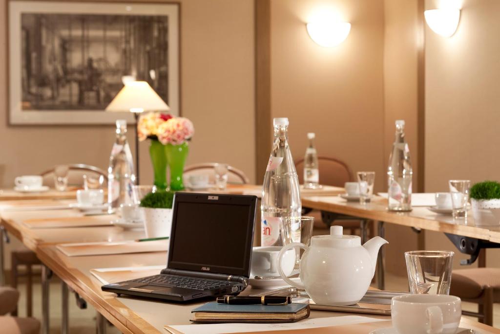 Hôtel De l'Arcade - Resim 31