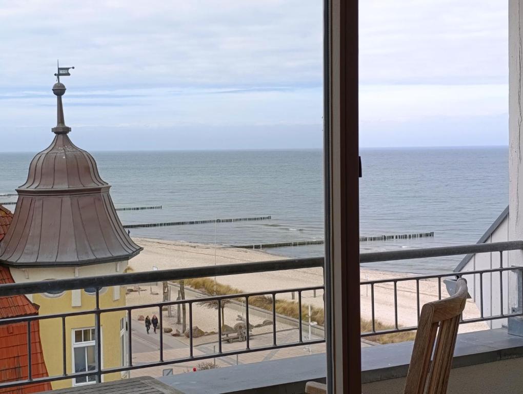 una vista dell'oceano da un balcone di Haus Meeresblick WM510 a Kühlungsborn