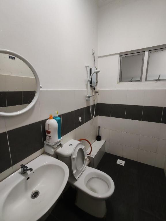 Koupelna v ubytování ZE VI Homestay,Tanah Rata