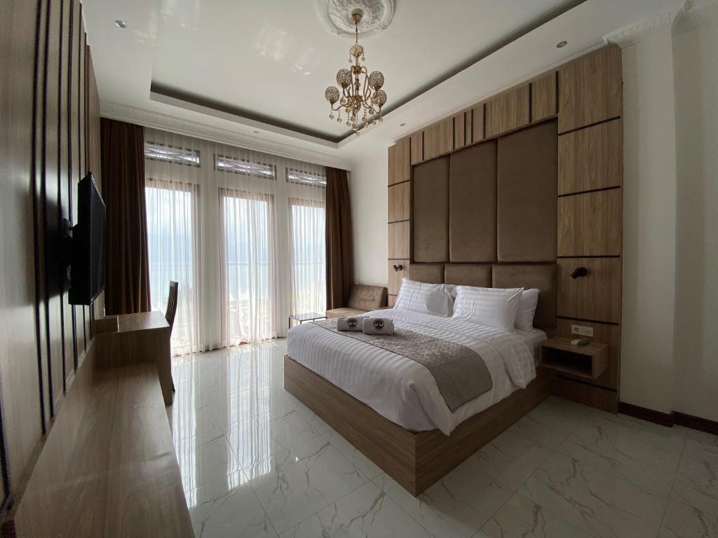 Toba Retreat Mansion and Villas - Chambre Lit Queen-Size Avec Vue Sur Piscine