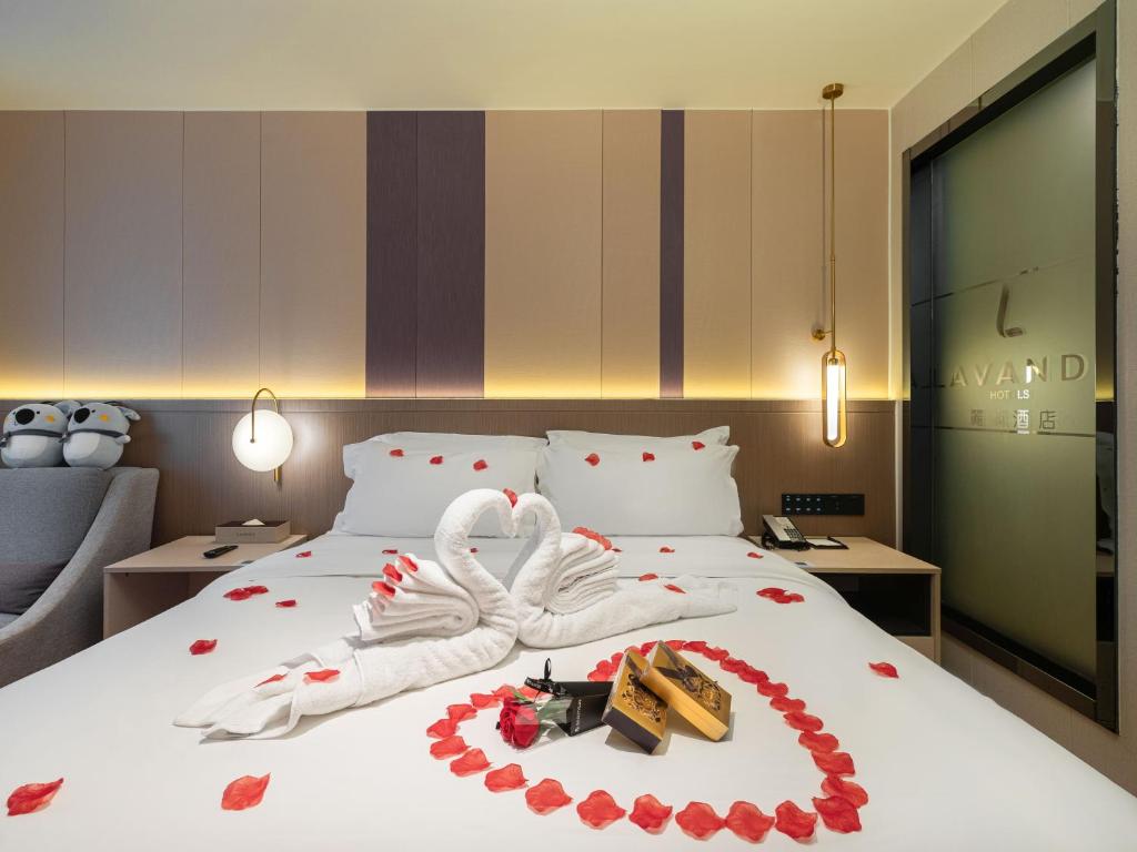 Postel nebo postele na pokoji v ubytování Lavande International Hotel Guangzhou US Consulate General Guangzhou Grandview Plaza Branch - Free Shuttle Bus to Canton Fair Complex During Canton Fair Period & Free VPN Internet Access
