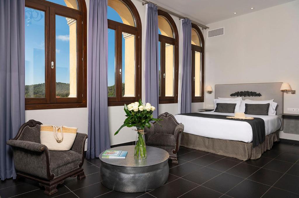 Postel nebo postele na pokoji v ubytování Sant Pere del Bosc Hotel & Spa - Adults Recommended