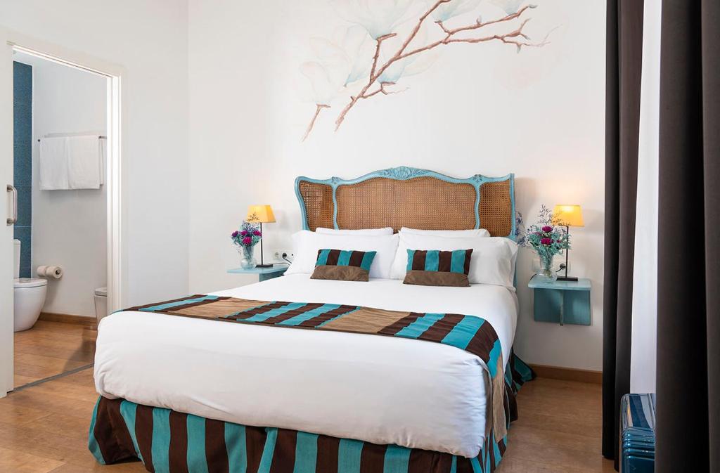Postel nebo postele na pokoji v ubytování Sant Pere del Bosc Hotel & Spa - Adults Recommended