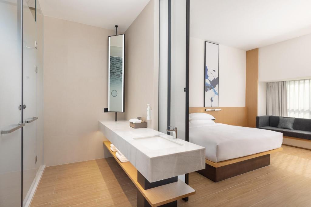 Postel nebo postele na pokoji v ubytování Fairfield by Marriott Quanzhou Fengze