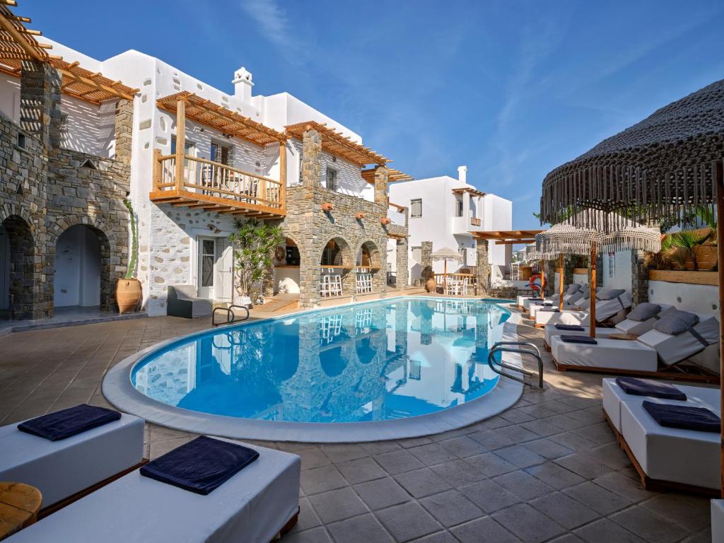 Bazén v ubytování Zefi Hotel & Suites nebo v jeho okolí