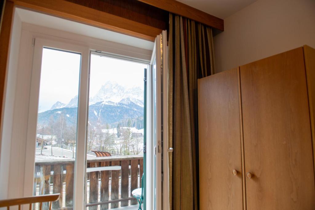 Nespecifikovaný výhled na hory nebo výhled na hory při pohledu z aparthotelu