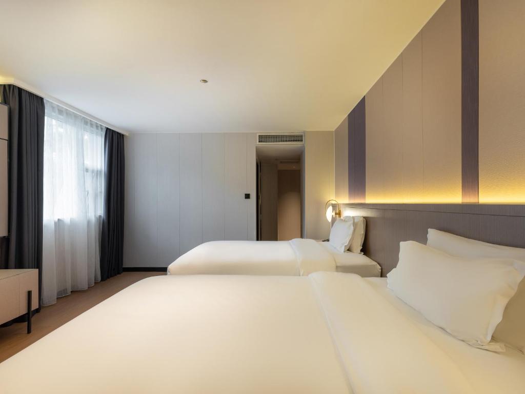 Postel nebo postele na pokoji v ubytování Lavande International Hotel Guangzhou US Consulate General Guangzhou Grandview Plaza Branch - Free Shuttle Bus to Canton Fair Complex During Canton Fair Period & Free VPN Internet Access