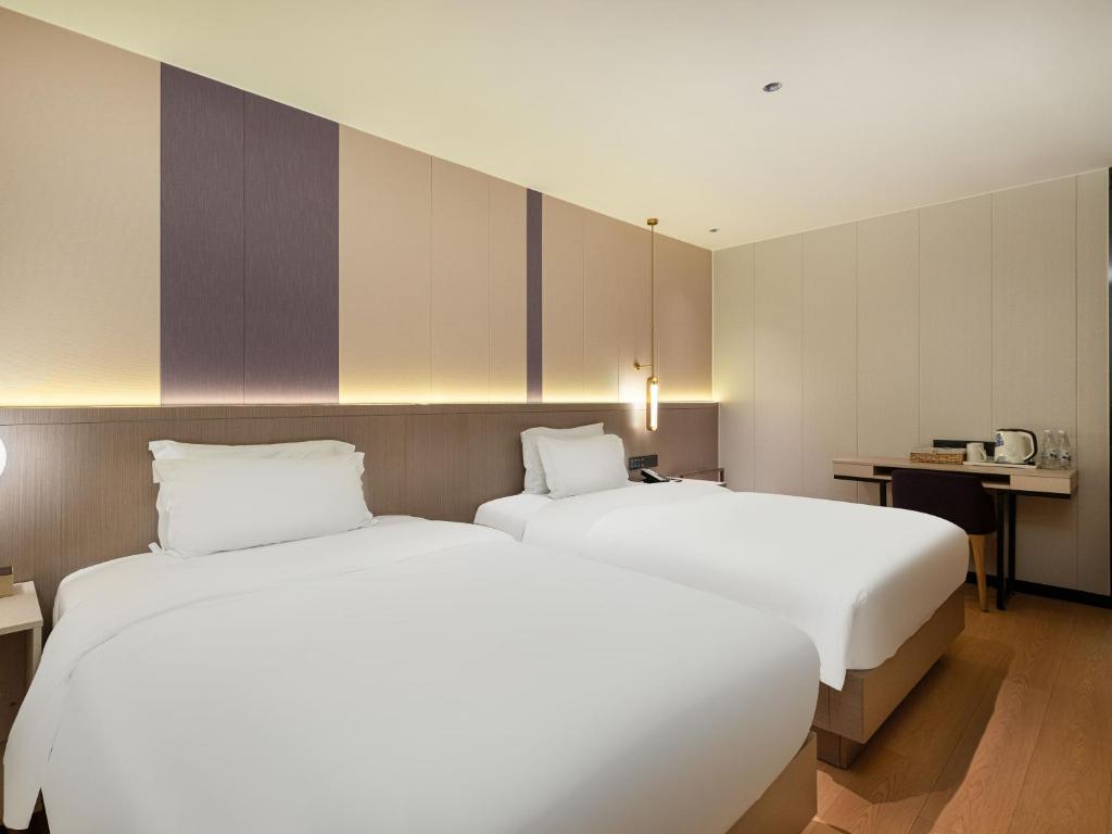Postel nebo postele na pokoji v ubytování Lavande International Hotel Guangzhou US Consulate General Guangzhou Grandview Plaza Branch - Free Shuttle Bus to Canton Fair Complex During Canton Fair Period & Free VPN Internet Access