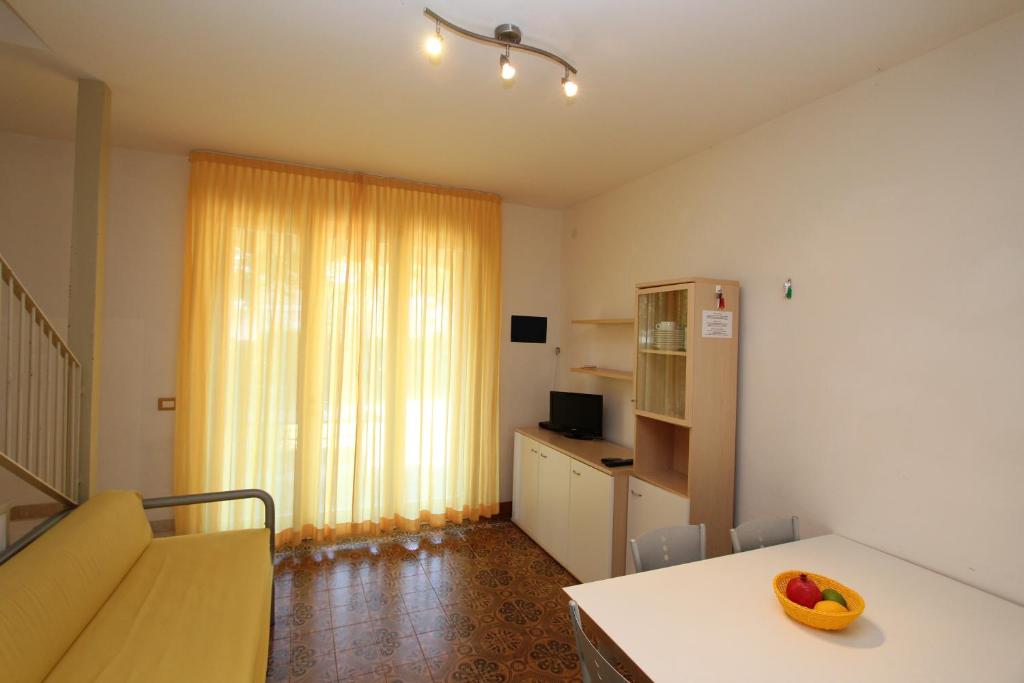 A television and/or entertainment centre at Tamerici