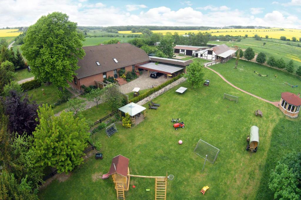 an aerial view of a house with a large backyard at Ostseebauernhof Familie Jäger in Tarnewitzerhagen