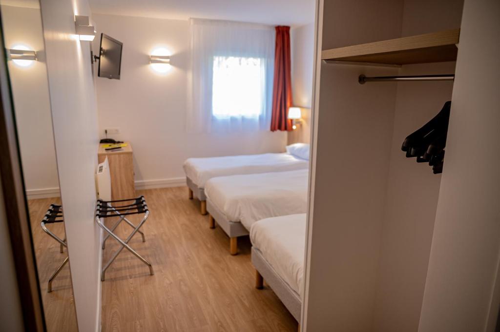 Postel nebo postele na pokoji v ubytování Aux Lys de Chablis