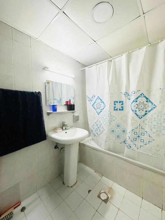 Koupelna v ubytování Comfortable Master Room with Attached Washroom
