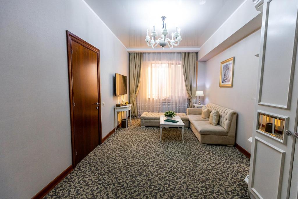 Plaza Hotel Almaty - 