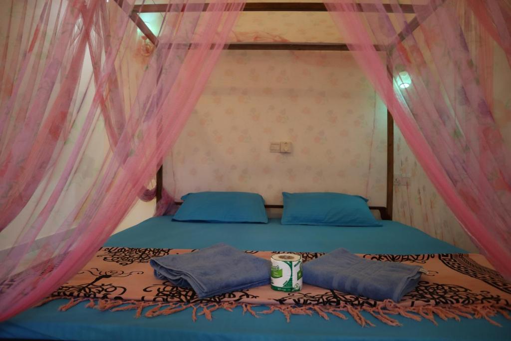 Postel nebo postele na pokoji v ubytování Eagle Resort Arugambay