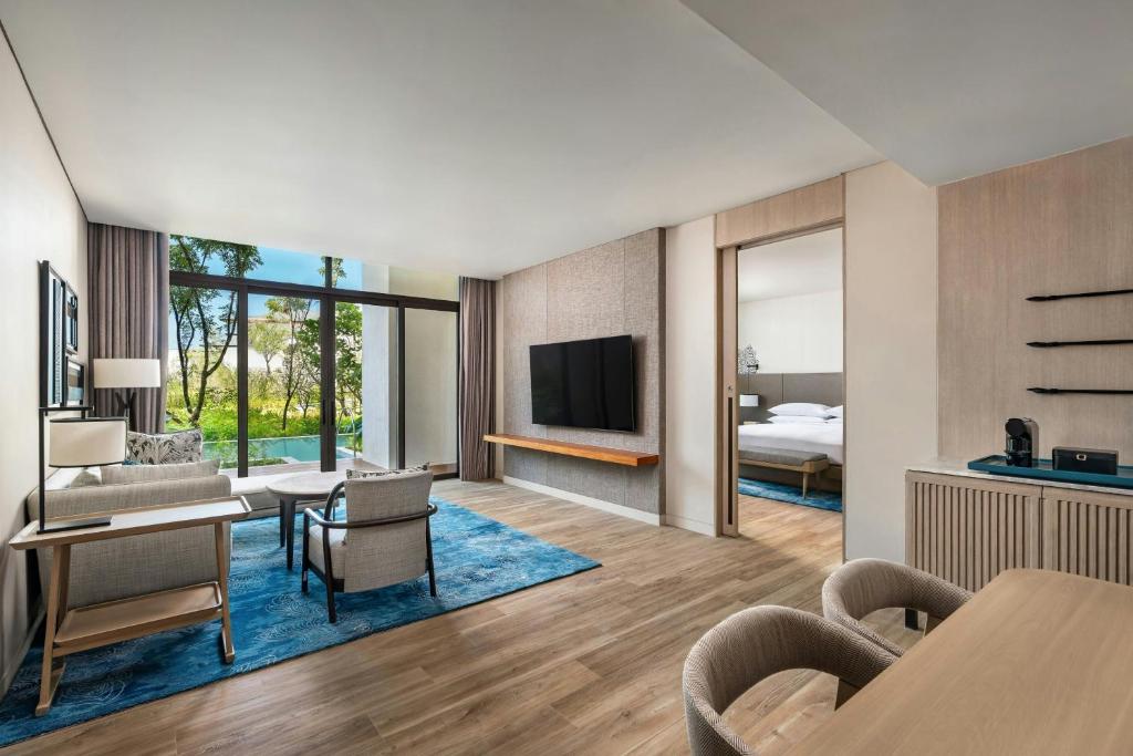 TV a/nebo společenská místnost v ubytování Khao Lak Marriott Beach Resort & Spa