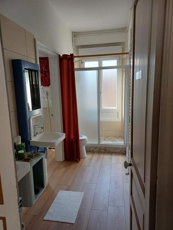 Kuchyň nebo kuchyňský kout v ubytování Chambre D'hôtes Les Epicuriens