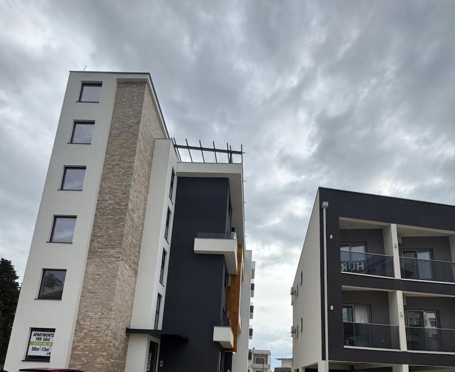 Tòa nhà nơi căn hộ tọa lạc