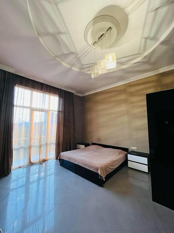 Postel nebo postele na pokoji v ubytování Guest House ZUGDIDI INN