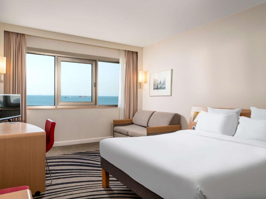 Cama ou camas em um quarto em Novotel Istanbul Zeytinburnu