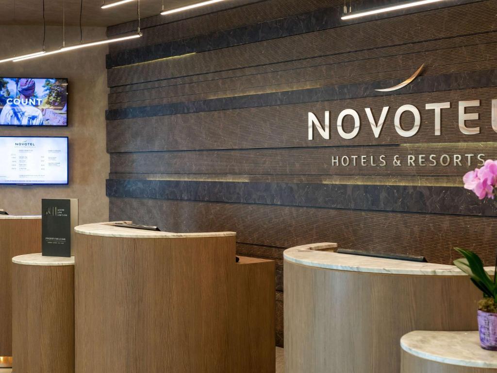 O saguão ou recepção de Novotel Istanbul Zeytinburnu