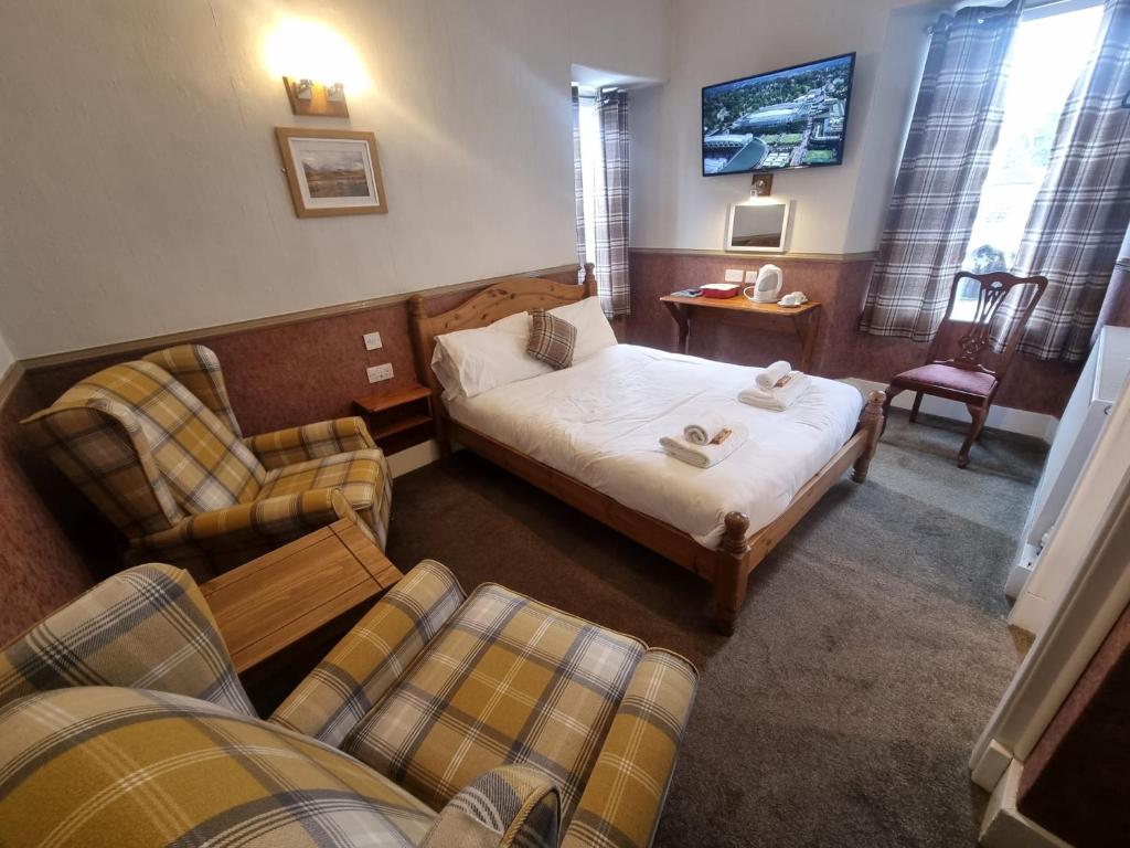 Postel nebo postele na pokoji v ubytování Roy Bridge Hotel