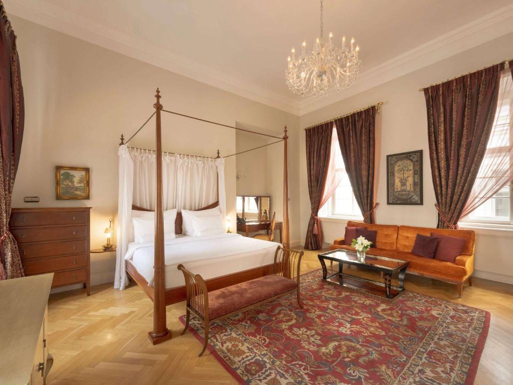 Łóżko lub łóżka w pokoju w obiekcie The Mozart Prague