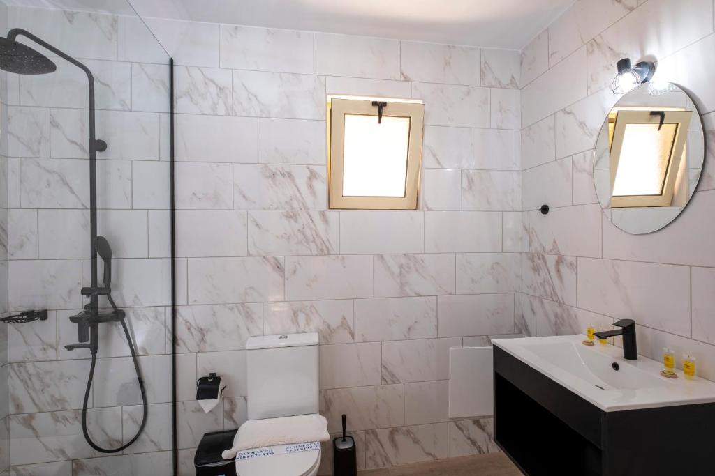 Kúpeľňa v ubytovaní Areti Suites