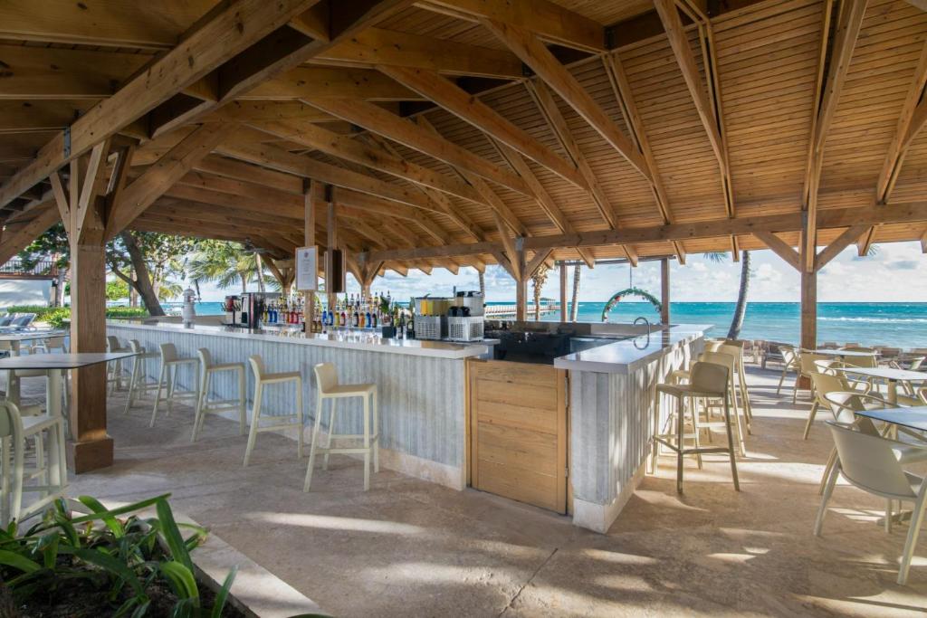 Restaurace v ubytování Impressive Punta Cana - All Inclusive