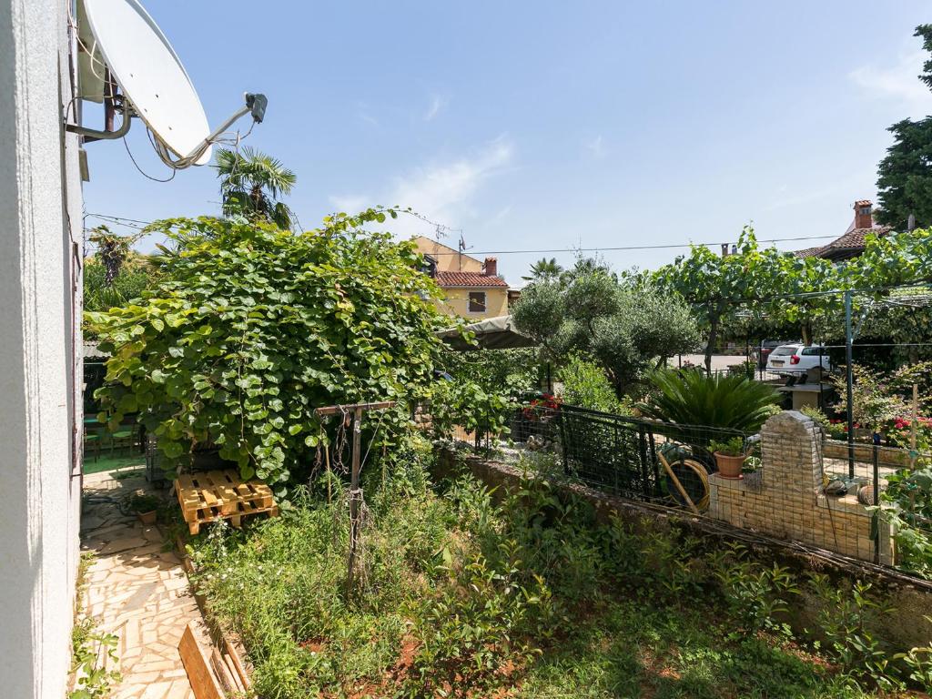 Ogród w obiekcie Nadija Apartmani