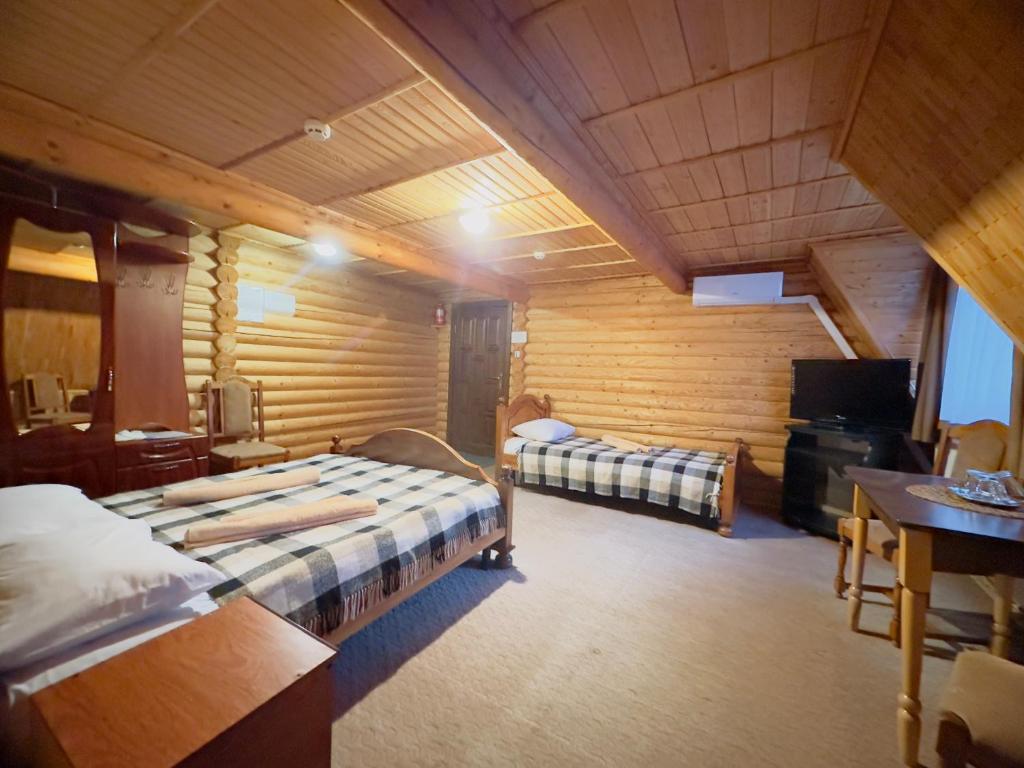 Postel nebo postele na pokoji v ubytování Trembita