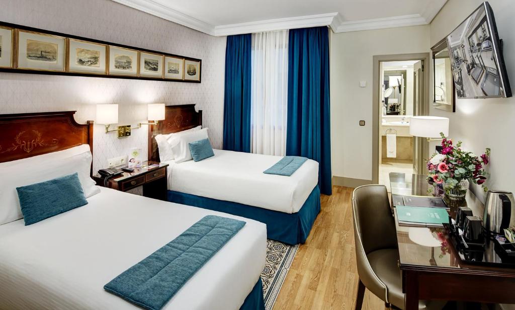 A bed or beds in a room at Sercotel Gran Hotel Conde Duque