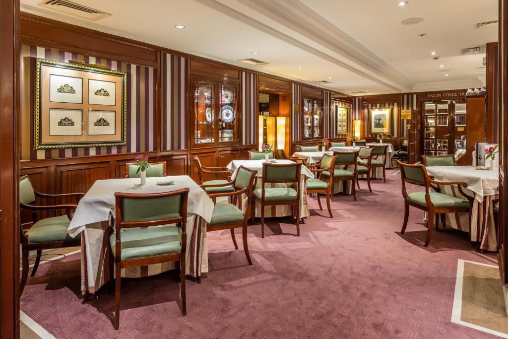 A seating area at Sercotel Gran Hotel Conde Duque