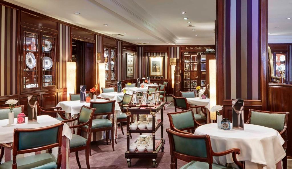 A restaurant or other place to eat at Sercotel Gran Hotel Conde Duque