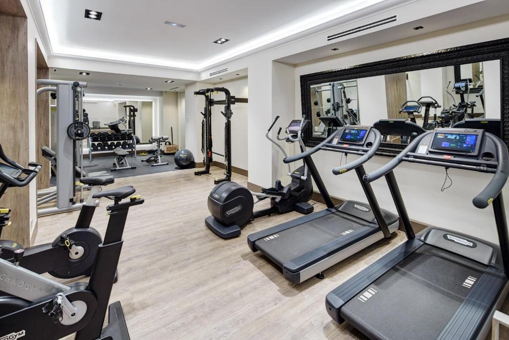 The fitness centre and/or fitness facilities at Sercotel Gran Hotel Conde Duque