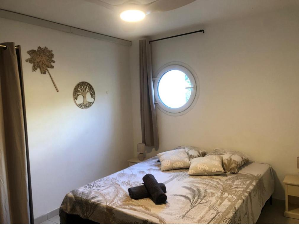 Postel nebo postele na pokoji v ubytování T2 Rez de jardin vue mer