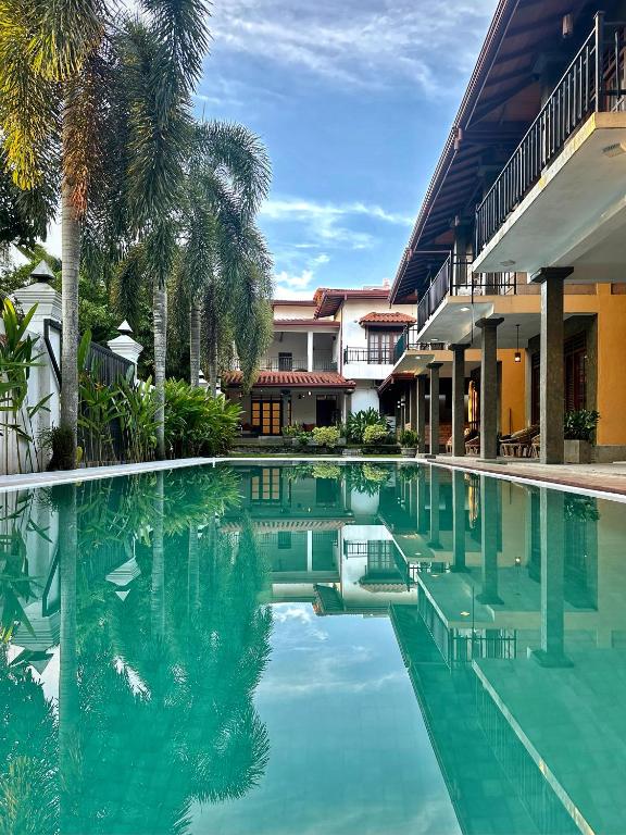 Bazén v ubytování Ravan Resort Tangalle nebo v jeho okolí