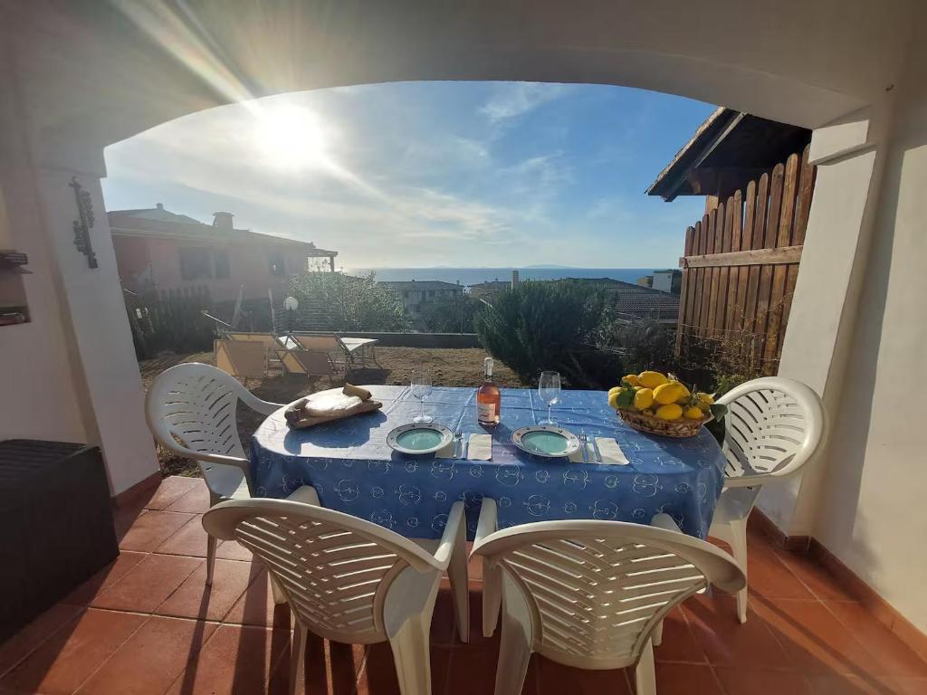 Balkon lub taras w obiekcie "Sardinia Blue Home" Vista mare, tramonti mozzafiato su Golfo Asinara, giardino, parking e Wi-Fi